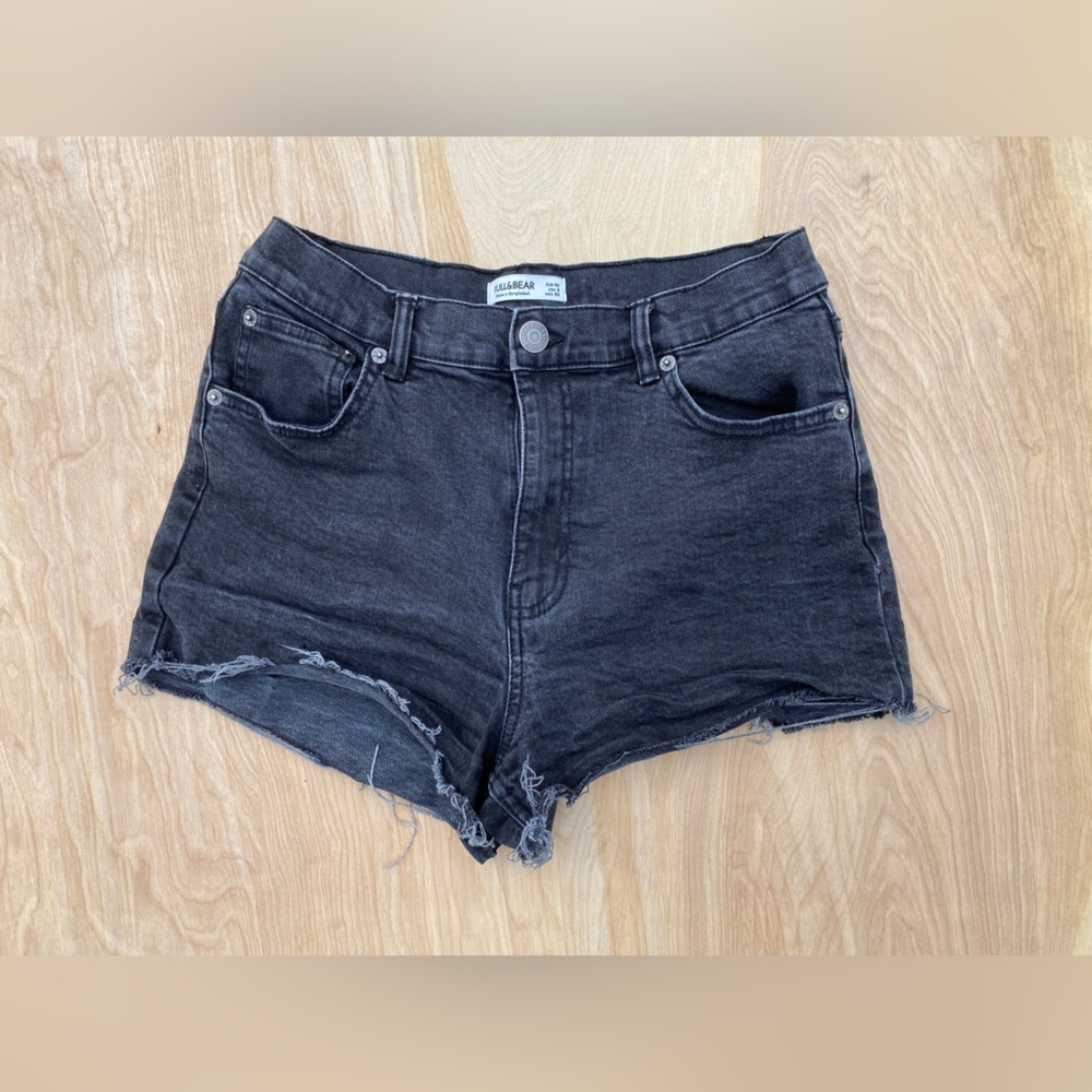 Pull&Bear High Waisted Raw Edge Denim Shorts, Black, size 8